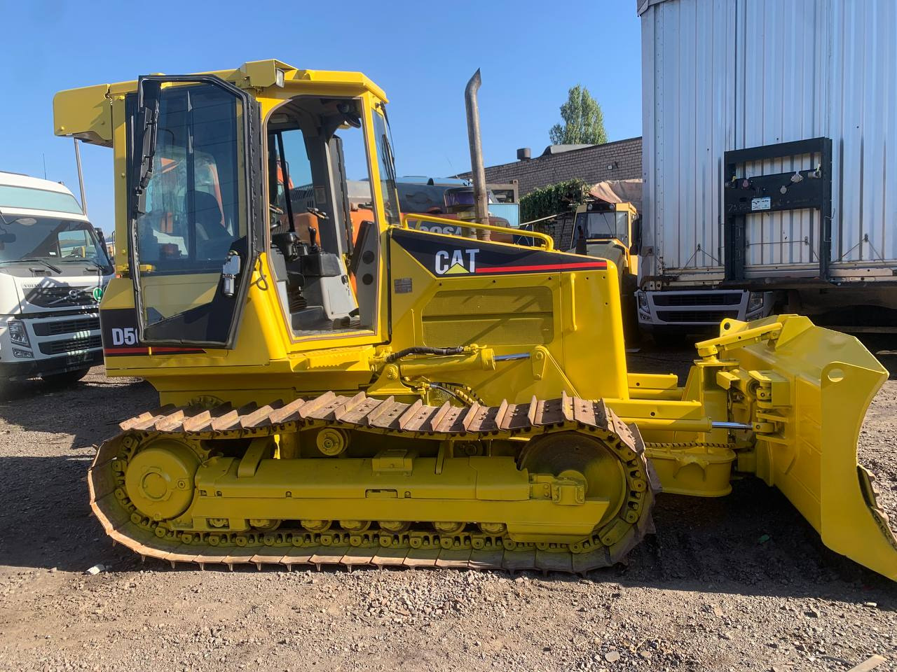 CATERPILLAR D5G - Buldozér: obrázok 1 CATERPILLAR D5G - Buldozér: obrázok 1