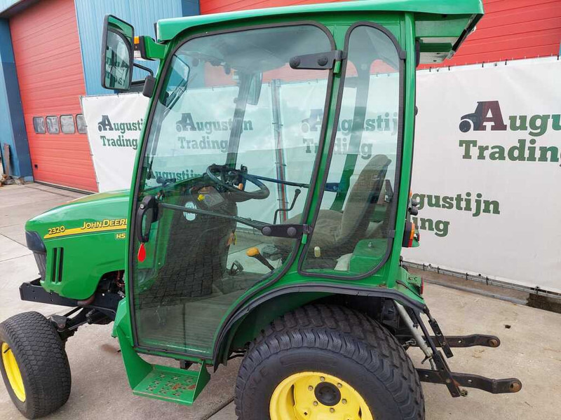 John Deere 2320 - Kompaktný traktor: obrázok 2 John Deere 2320 - Kompaktný traktor: obrázok 2