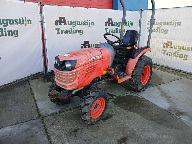 Kubota B 2420 - Kompaktný traktor: obrázok 1 Kubota B 2420 - Kompaktný traktor: obrázok 1