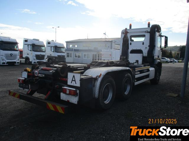 Mercedes-Benz Arocs 2645 L - Hákový nosič kontajnerov: obrázok 4 Mercedes-Benz Arocs 2645 L - Hákový nosič kontajnerov: obrázok 4