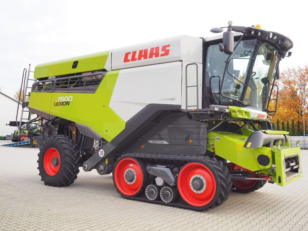 Claas Lexion 7500TT GPS + V930 - Obilný kombajn: obrázok 4 Claas Lexion 7500TT GPS + V930 - Obilný kombajn: obrázok 4