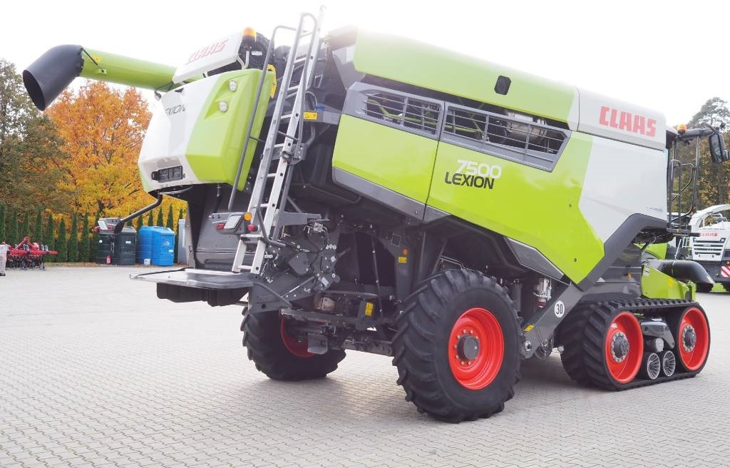 Claas Lexion 7500TT GPS + V930 - Obilný kombajn: obrázok 3 Claas Lexion 7500TT GPS + V930 - Obilný kombajn: obrázok 3