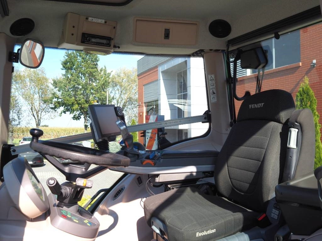 Fendt 824 Vario S4 ProfiPlus, GPS - Traktor: obrázok 5 Fendt 824 Vario S4 ProfiPlus, GPS - Traktor: obrázok 5
