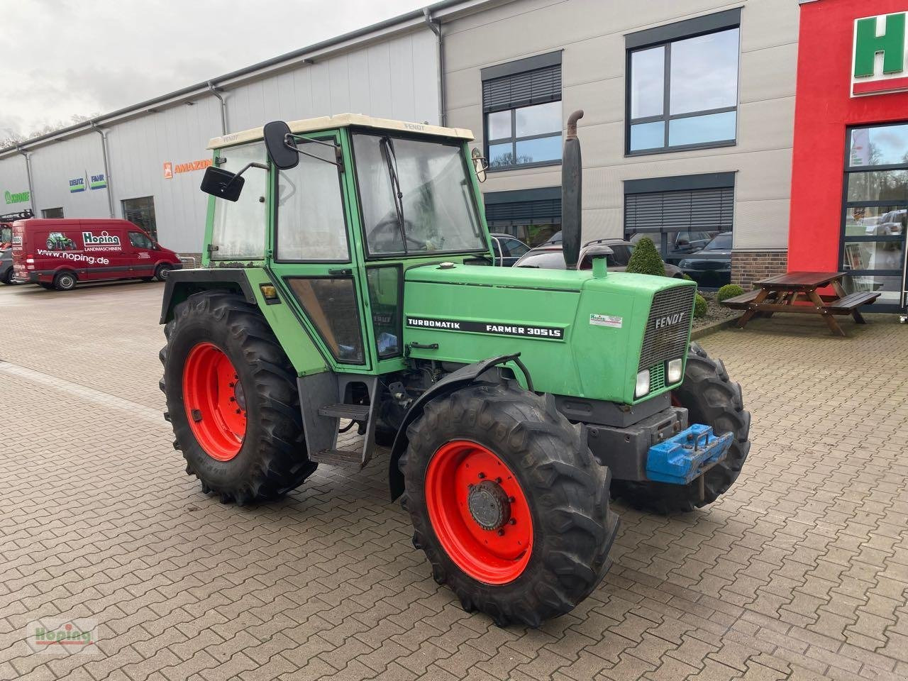 Fendt 305 - Traktor: obrázok 2 Fendt 305 - Traktor: obrázok 2