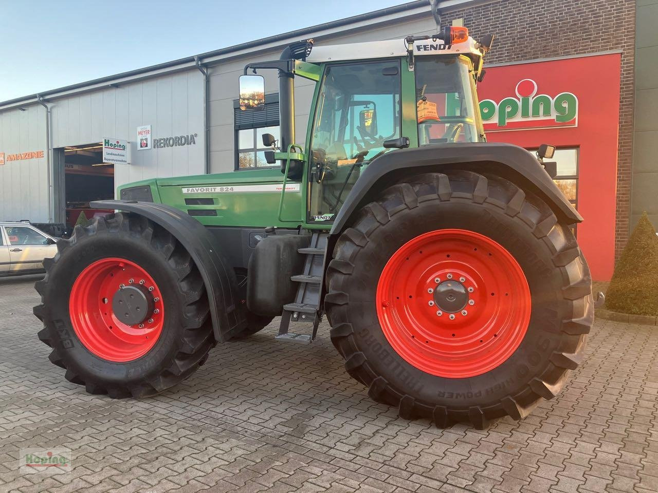 Fendt 824 - Traktor: obrázok 2 Fendt 824 - Traktor: obrázok 2
