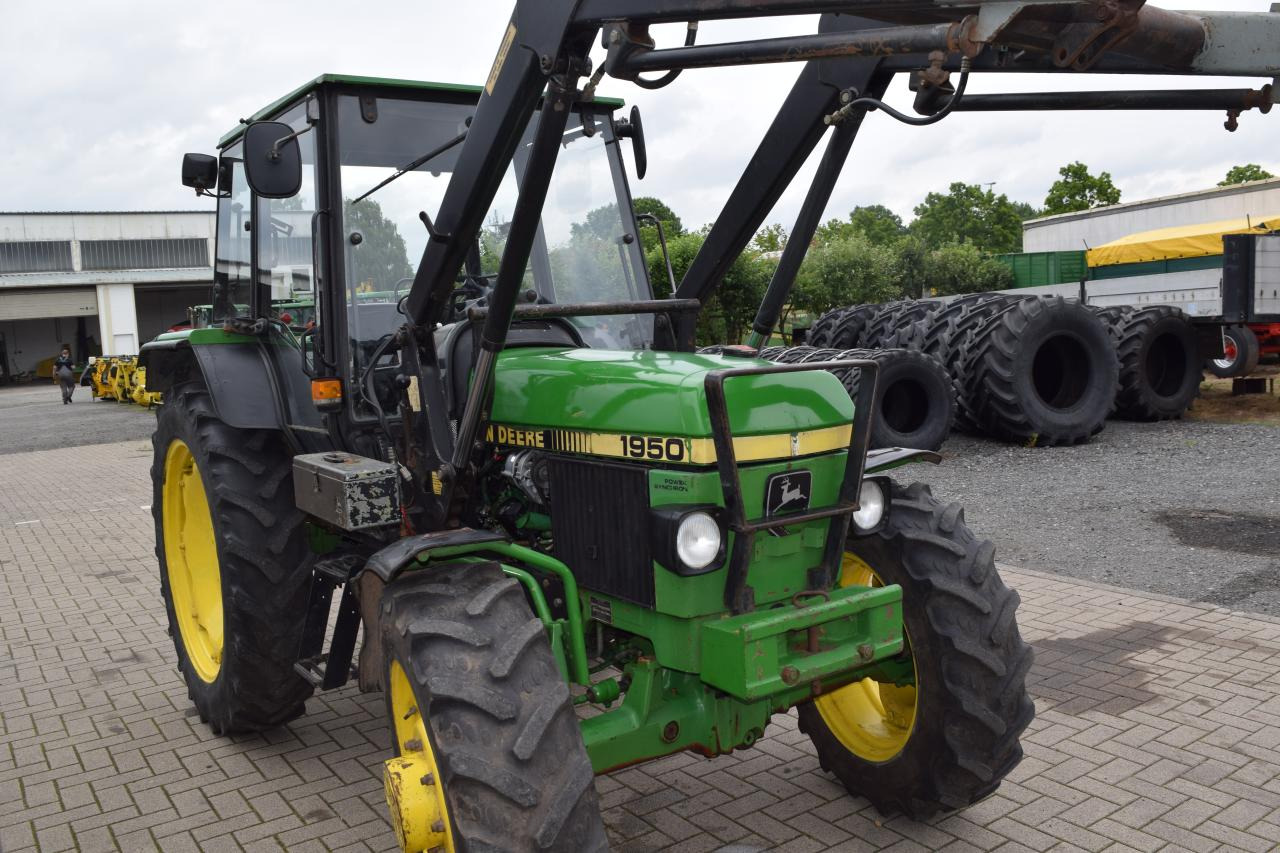 John Deere 1950 - Traktor: obrázok 3 John Deere 1950 - Traktor: obrázok 3