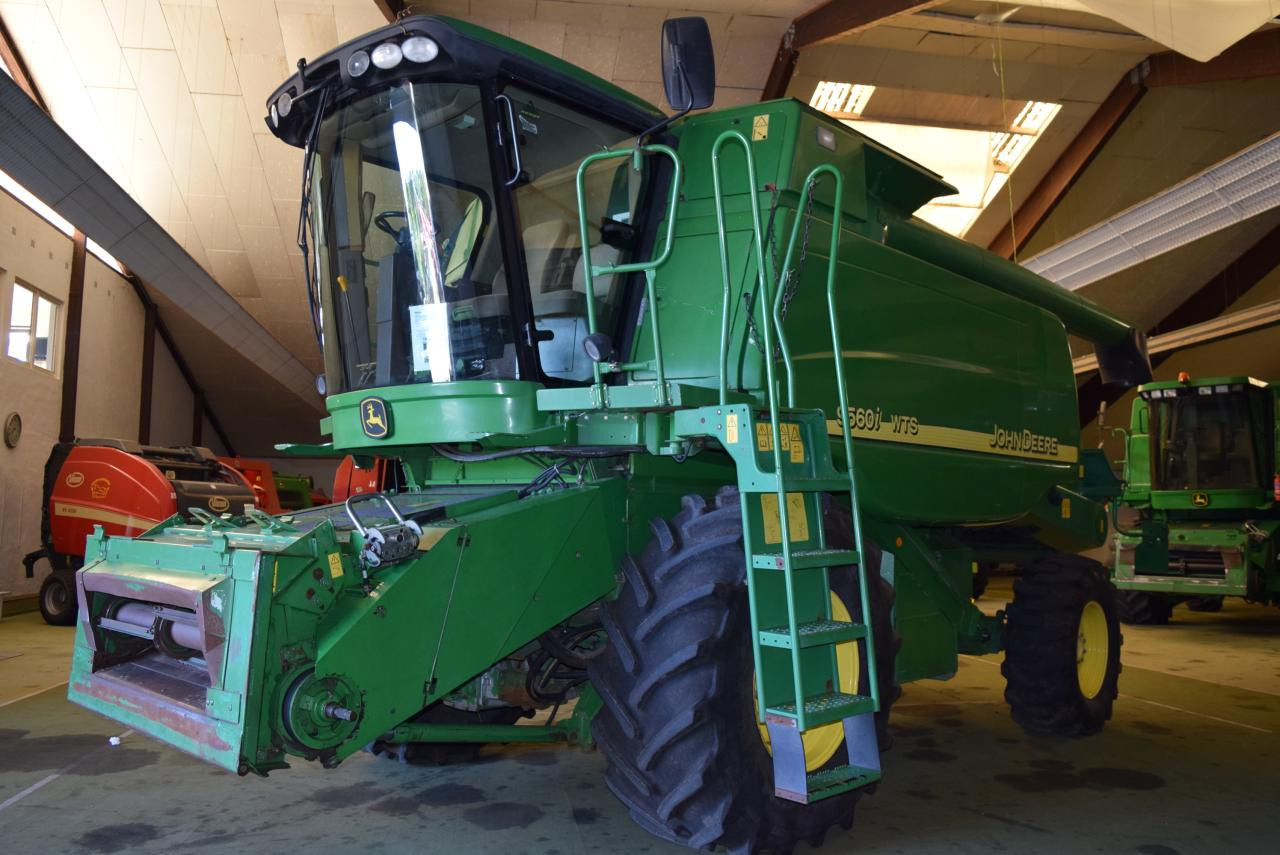 John Deere 9560 i WTS - Obilný kombajn: obrázok 2 John Deere 9560 i WTS - Obilný kombajn: obrázok 2