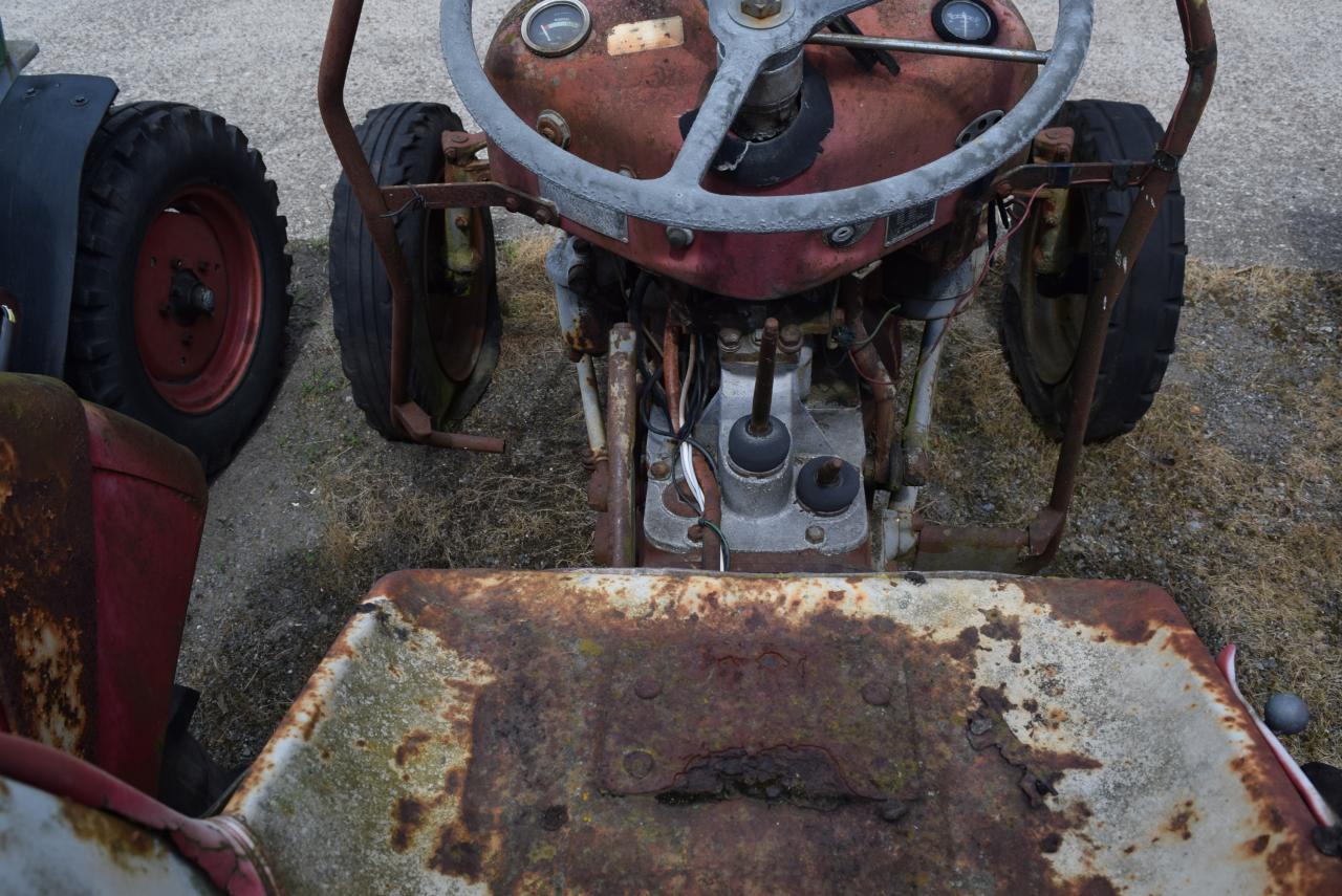 Massey Ferguson MF 35 - Traktor: obrázok 5 Massey Ferguson MF 35 - Traktor: obrázok 5