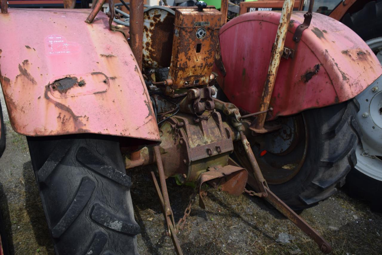 Massey Ferguson MF 35 - Traktor: obrázok 3 Massey Ferguson MF 35 - Traktor: obrázok 3