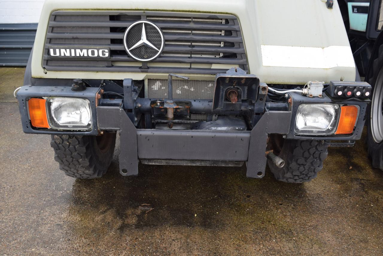 Mercedes-Benz Unimog U 90 - Traktor: obrázok 4 Mercedes-Benz Unimog U 90 - Traktor: obrázok 4