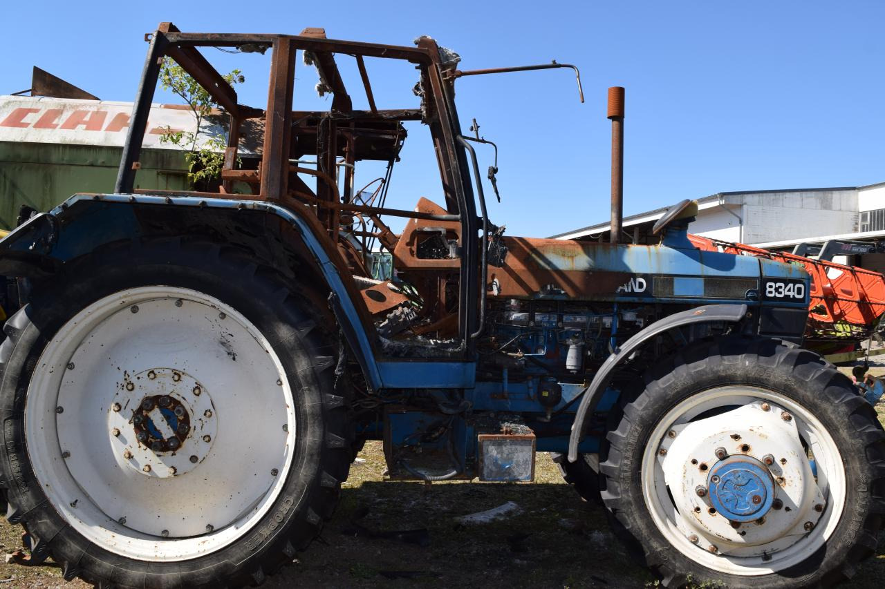 New Holland 8340 *zur Teileverwertung* - Traktor: obrázok 4 New Holland 8340 *zur Teileverwertung* - Traktor: obrázok 4
