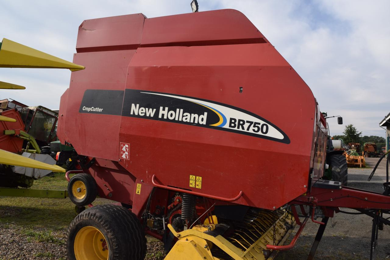 New Holland BR 750 CropCutter - Lis na okrúhle balíky: obrázok 3 New Holland BR 750 CropCutter - Lis na okrúhle balíky: obrázok 3
