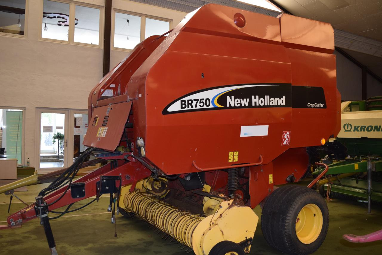 New Holland BR 750 CropCutter - Lis na okrúhle balíky: obrázok 2 New Holland BR 750 CropCutter - Lis na okrúhle balíky: obrázok 2