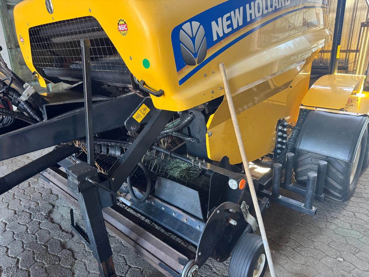 New Holland Rooll Baler 125 Combi - Lis na okrúhle balíky: obrázok 2 New Holland Rooll Baler 125 Combi - Lis na okrúhle balíky: obrázok 2