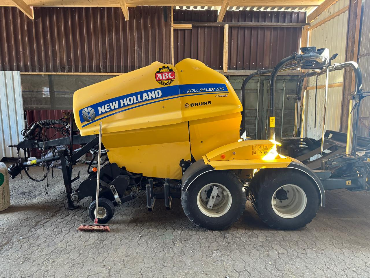 New Holland Rooll Baler 125 Combi - Lis na okrúhle balíky: obrázok 1 New Holland Rooll Baler 125 Combi - Lis na okrúhle balíky: obrázok 1