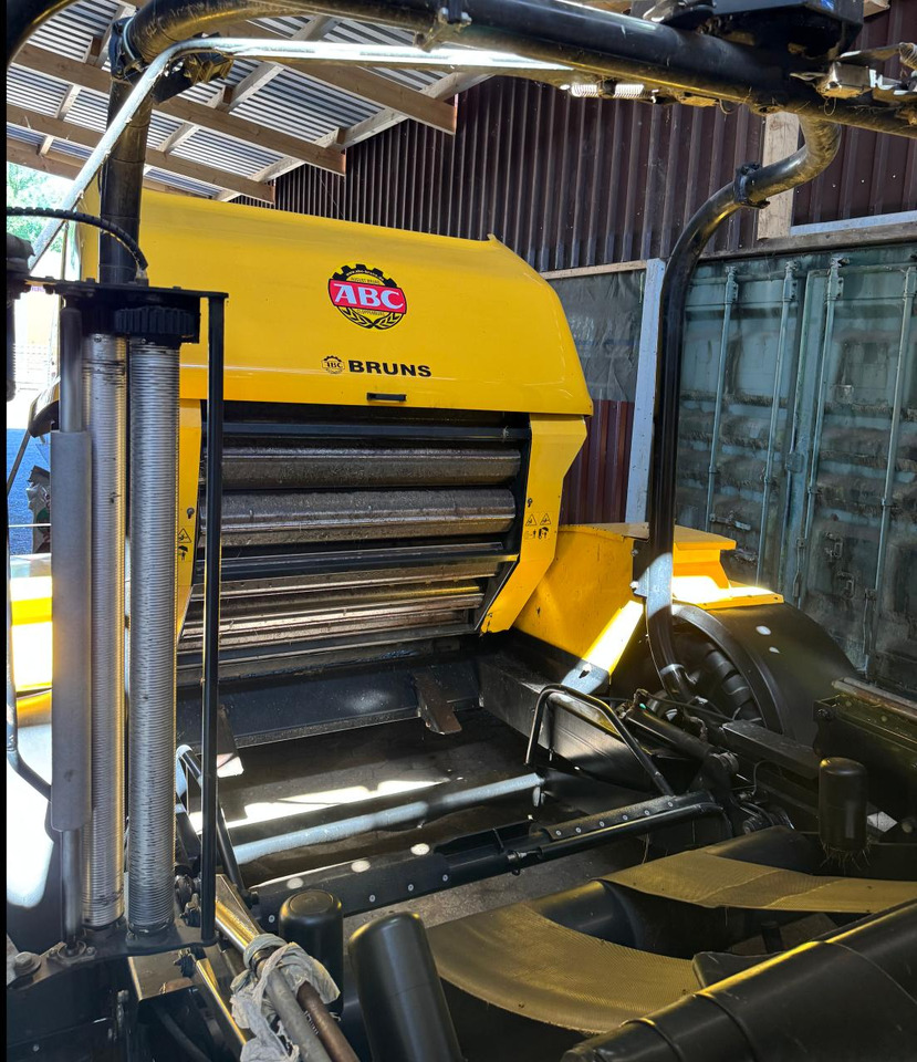 New Holland Rooll Baler 125 Combi - Lis na okrúhle balíky: obrázok 4 New Holland Rooll Baler 125 Combi - Lis na okrúhle balíky: obrázok 4