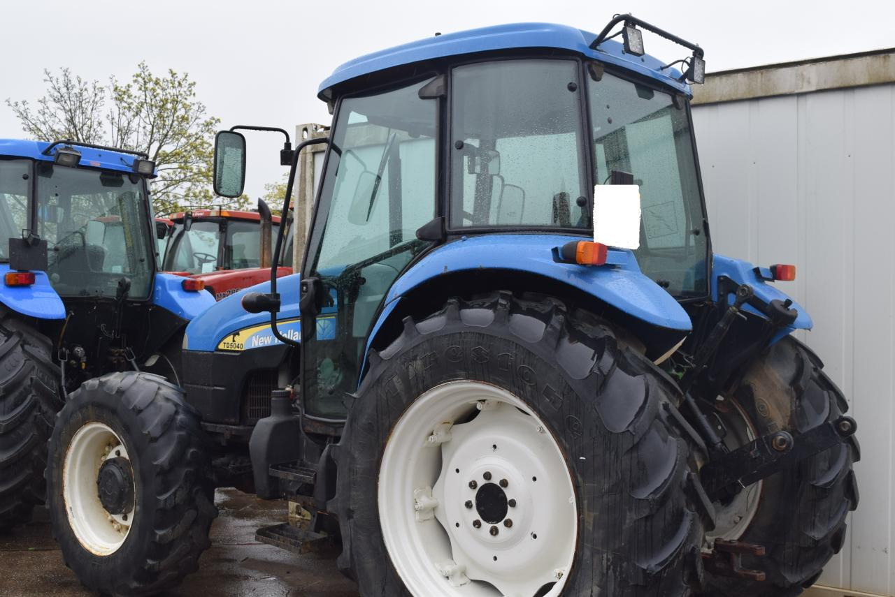 New Holland TD 5040 - Traktor: obrázok 3 New Holland TD 5040 - Traktor: obrázok 3