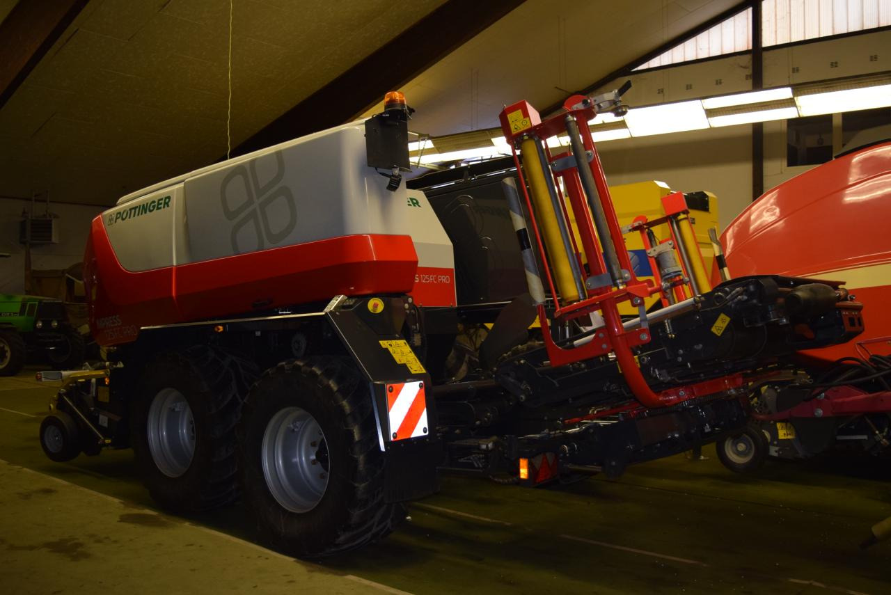 Pöttinger Impress 125 FC Pro *Press-Wickelkombinationen* - Lis na okrúhle balíky: obrázok 5 Pöttinger Impress 125 FC Pro *Press-Wickelkombinationen* - Lis na okrúhle balíky: obrázok 5