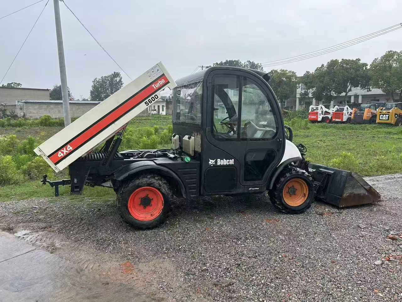 BOBCAT 5600 Toolcat - Šmykom riadený nakladač: obrázok 2 BOBCAT 5600 Toolcat - Šmykom riadený nakladač: obrázok 2