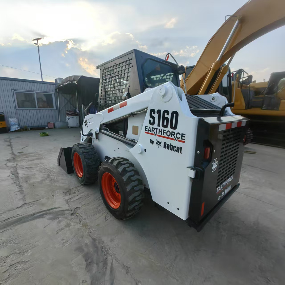 BOBCAT S160 - Šmykom riadený nakladač: obrázok 2 BOBCAT S160 - Šmykom riadený nakladač: obrázok 2