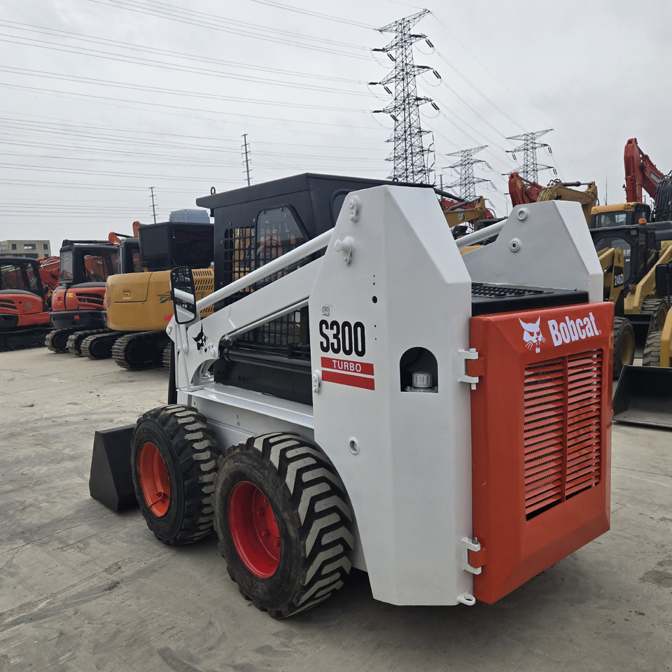 BOBCAT S300 - Šmykom riadený nakladač: obrázok 2 BOBCAT S300 - Šmykom riadený nakladač: obrázok 2