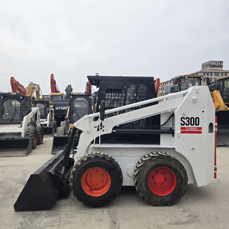 BOBCAT S300 - Šmykom riadený nakladač: obrázok 1 BOBCAT S300 - Šmykom riadený nakladač: obrázok 1
