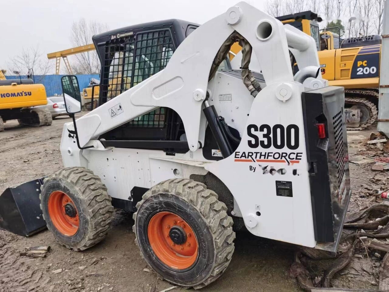 Bobcat S300 - Šmykom riadený nakladač: obrázok 2 Bobcat S300 - Šmykom riadený nakladač: obrázok 2