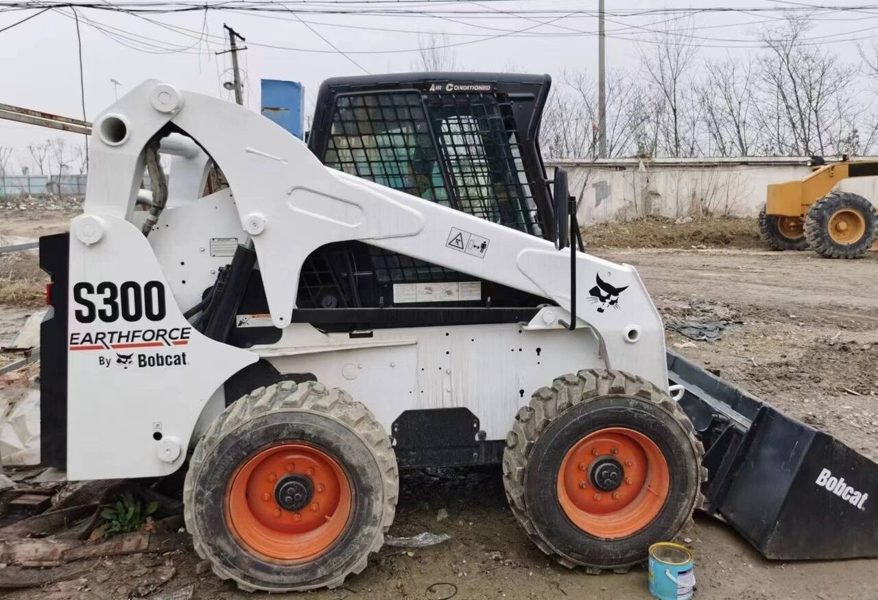 Bobcat S300 - Šmykom riadený nakladač: obrázok 4 Bobcat S300 - Šmykom riadený nakladač: obrázok 4
