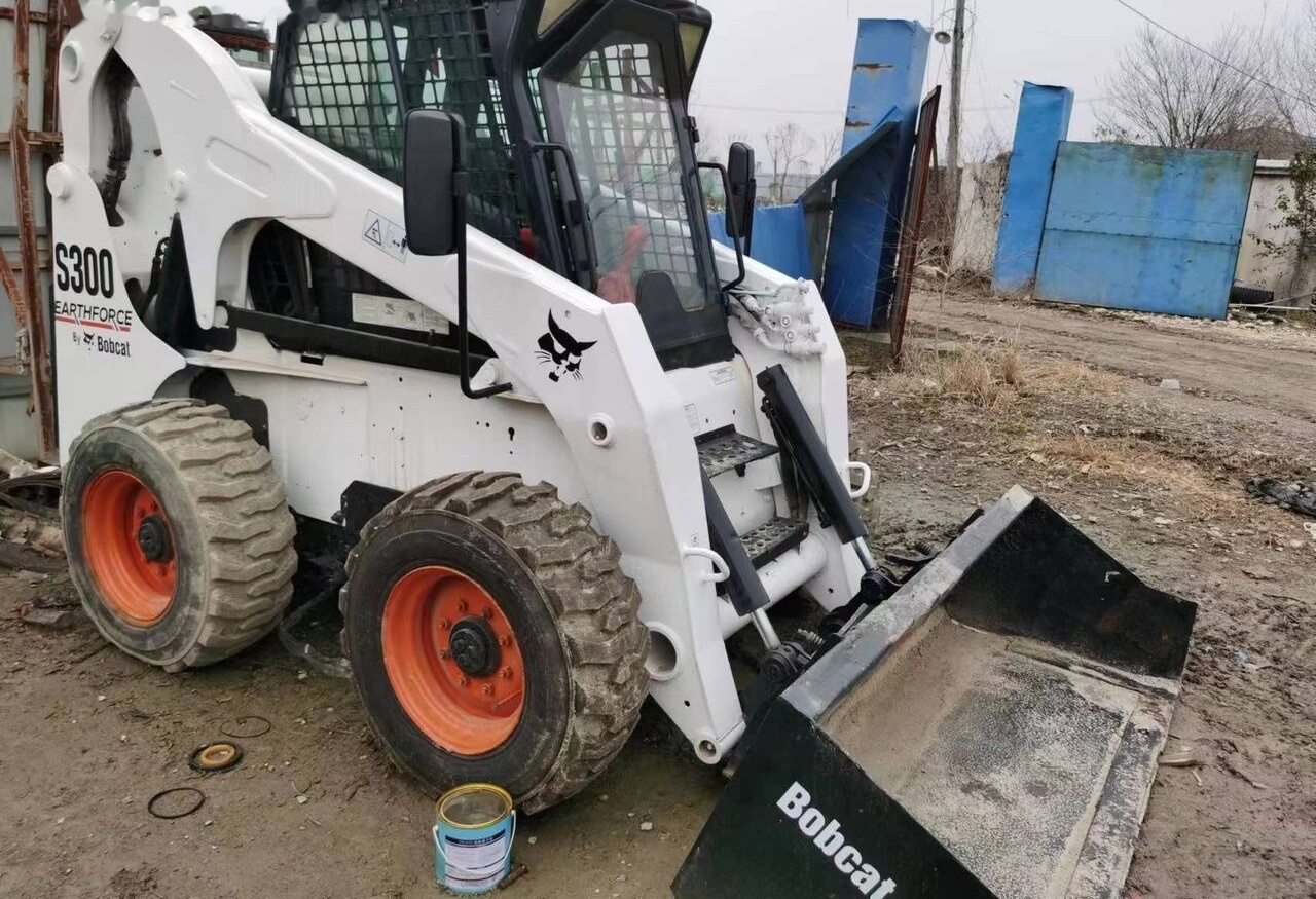 Bobcat S300 - Šmykom riadený nakladač: obrázok 5 Bobcat S300 - Šmykom riadený nakladač: obrázok 5