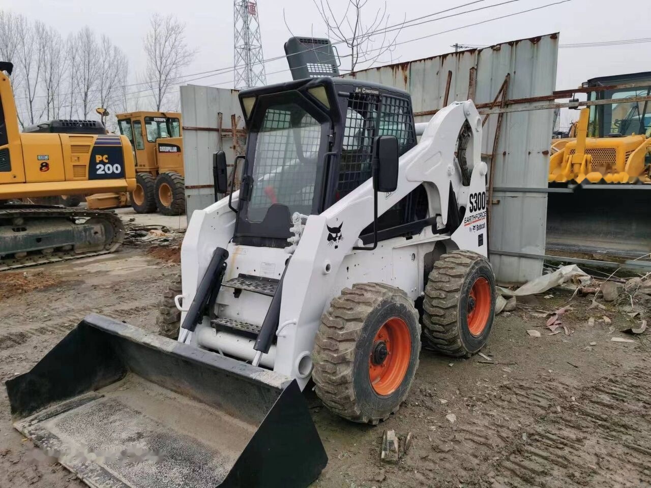 Bobcat S300 - Šmykom riadený nakladač: obrázok 1 Bobcat S300 - Šmykom riadený nakladač: obrázok 1