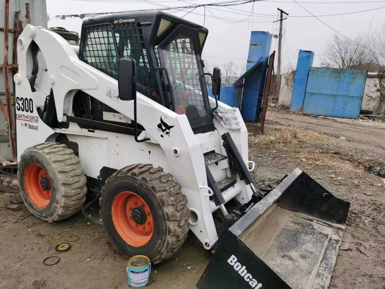 Bobcat S300 - Šmykom riadený nakladač: obrázok 5 Bobcat S300 - Šmykom riadený nakladač: obrázok 5