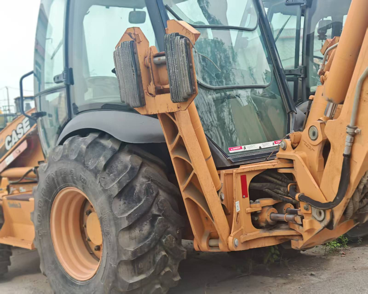 CASE 590 - Rýpadlo-nakladač: obrázok 4 CASE 590 - Rýpadlo-nakladač: obrázok 4