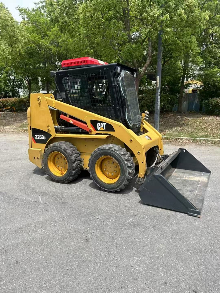 CAT 226B3 - Šmykom riadený nakladač: obrázok 2 CAT 226B3 - Šmykom riadený nakladač: obrázok 2