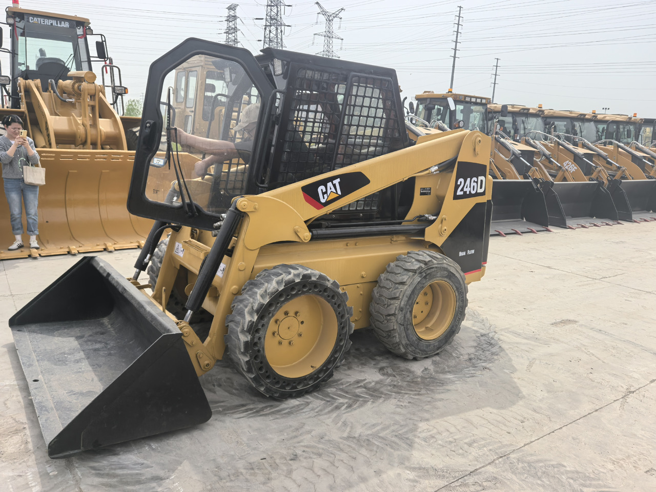 CAT 246D - Šmykom riadený nakladač: obrázok 2 CAT 246D - Šmykom riadený nakladač: obrázok 2