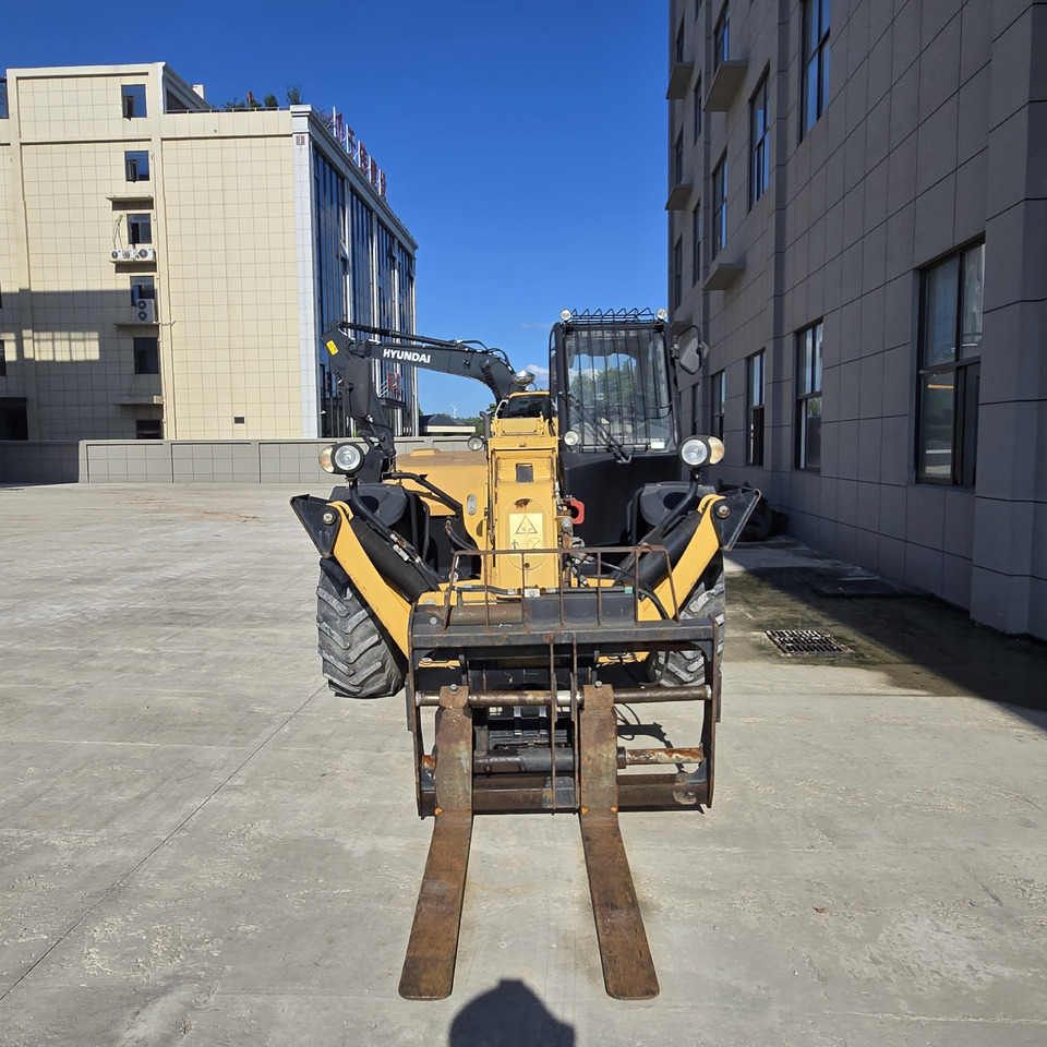 CATERPILLAR TH414 - Teleskopická plošina: obrázok 4 CATERPILLAR TH414 - Teleskopická plošina: obrázok 4