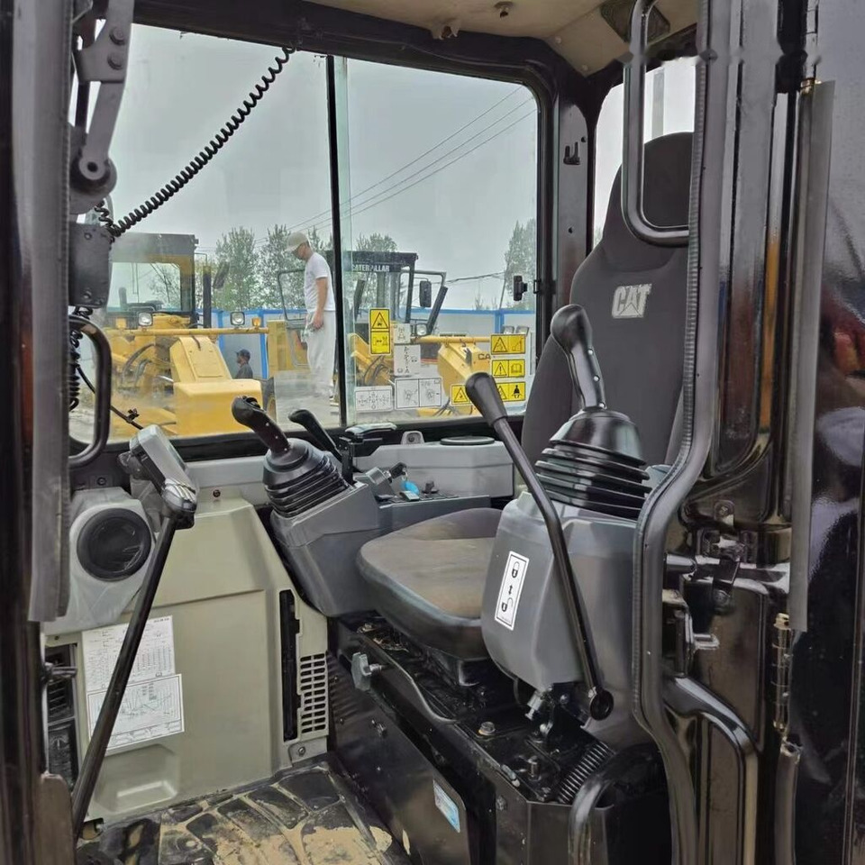 Caterpillar 303.5E2 - Mini rýpadlo: obrázok 2 Caterpillar 303.5E2 - Mini rýpadlo: obrázok 2