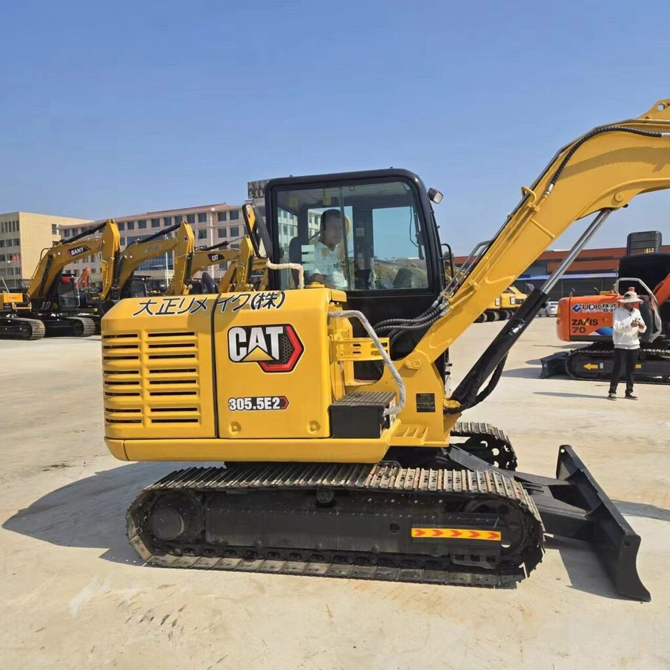 Caterpillar 305.5E2 - Mini rýpadlo: obrázok 1 Caterpillar 305.5E2 - Mini rýpadlo: obrázok 1