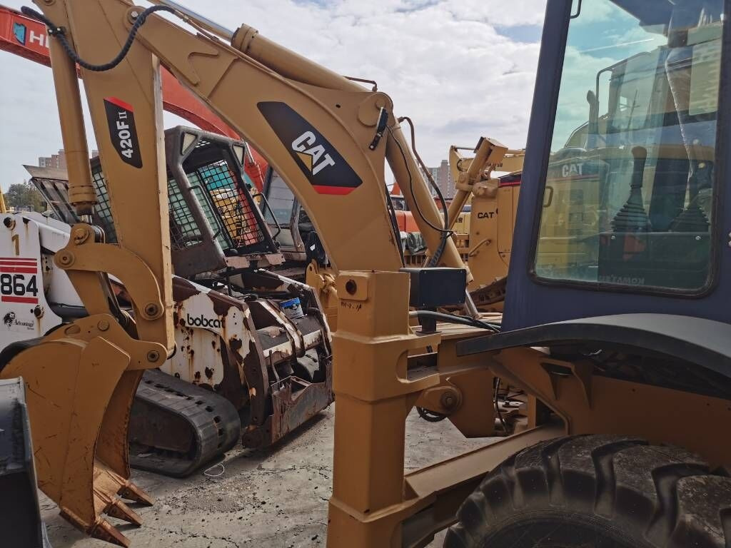 Caterpillar 420F - Rýpadlo-nakladač: obrázok 2 Caterpillar 420F - Rýpadlo-nakladač: obrázok 2