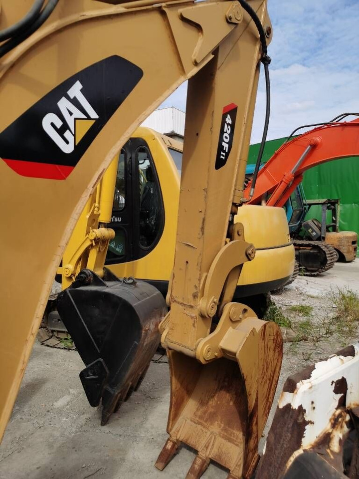 Caterpillar 420F - Rýpadlo-nakladač: obrázok 4 Caterpillar 420F - Rýpadlo-nakladač: obrázok 4