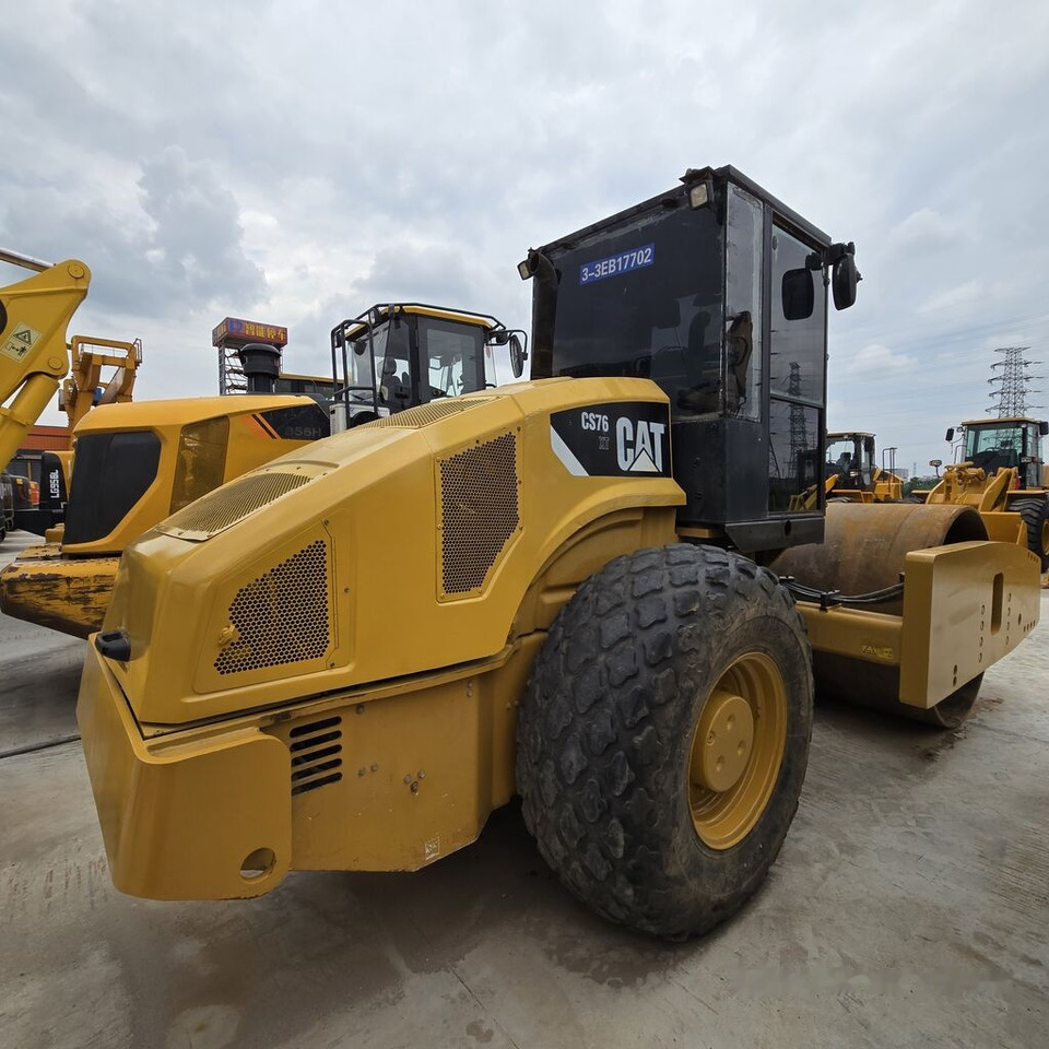 Caterpillar CS76 - Kompaktor: obrázok 1 Caterpillar CS76 - Kompaktor: obrázok 1