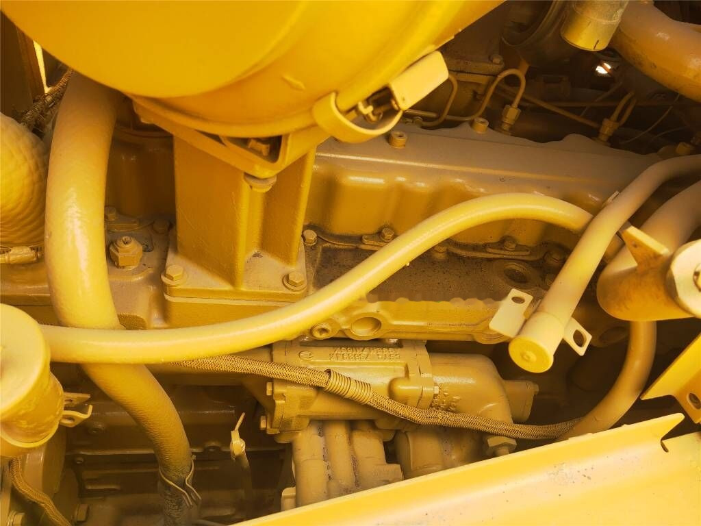 Caterpillar D 6 R - Buldozér: obrázok 2 Caterpillar D 6 R - Buldozér: obrázok 2