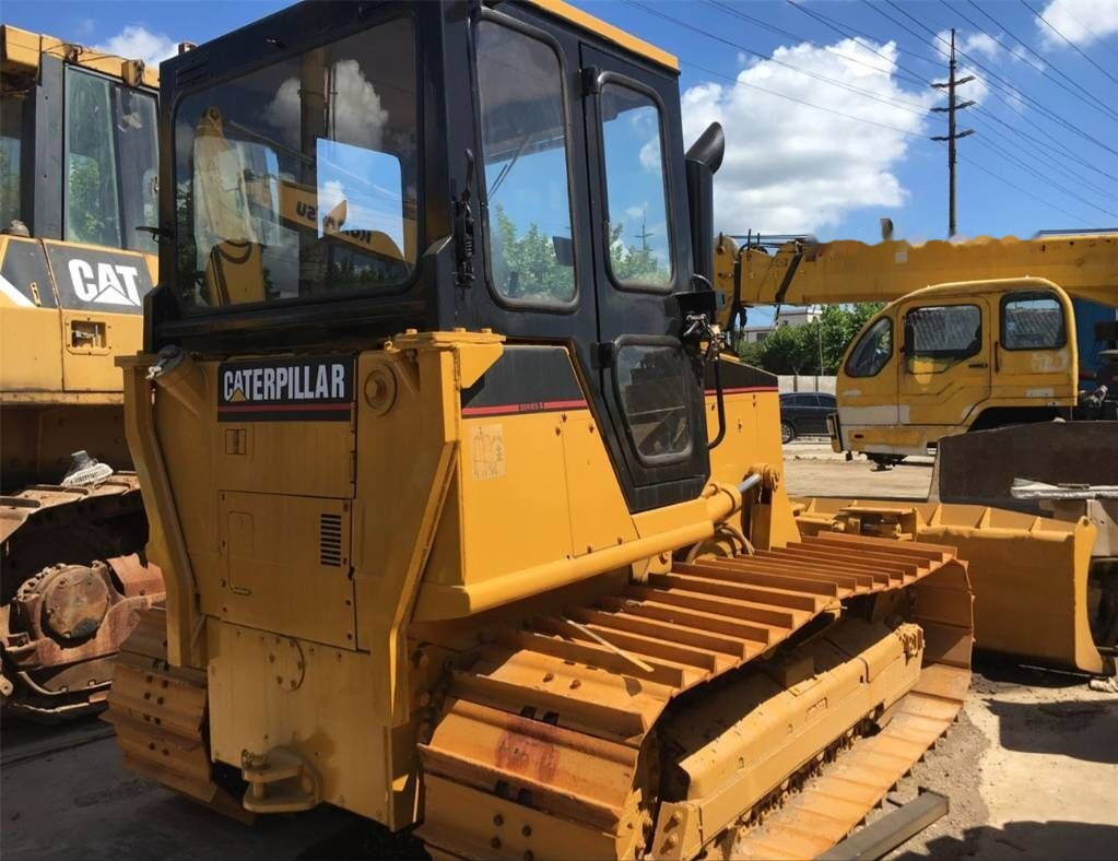 Caterpillar D4C - Buldozér: obrázok 3 Caterpillar D4C - Buldozér: obrázok 3