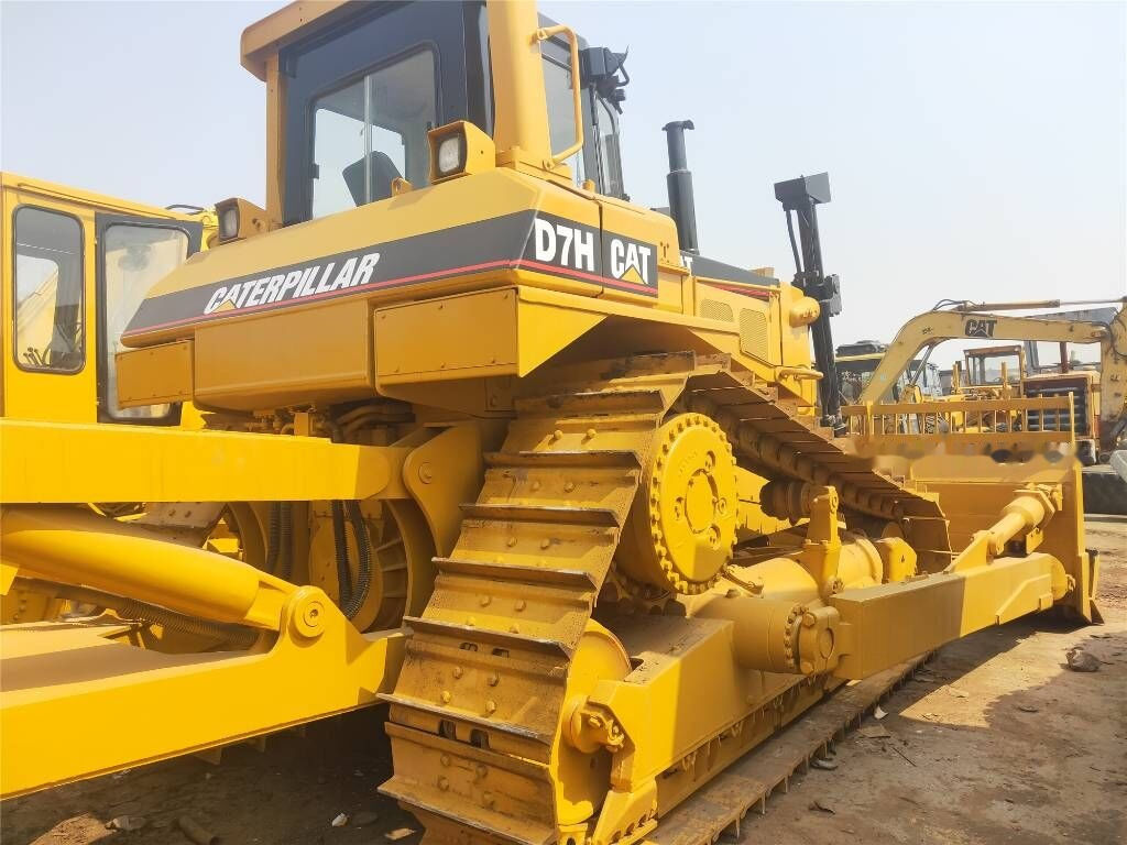 Caterpillar D7H - Buldozér: obrázok 2 Caterpillar D7H - Buldozér: obrázok 2