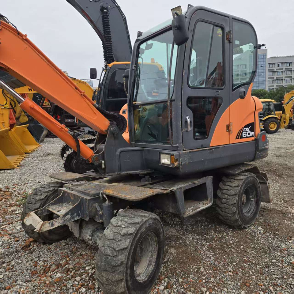 DOOSAN DX60W - Kolesové rýpadlo: obrázok 3 DOOSAN DX60W - Kolesové rýpadlo: obrázok 3