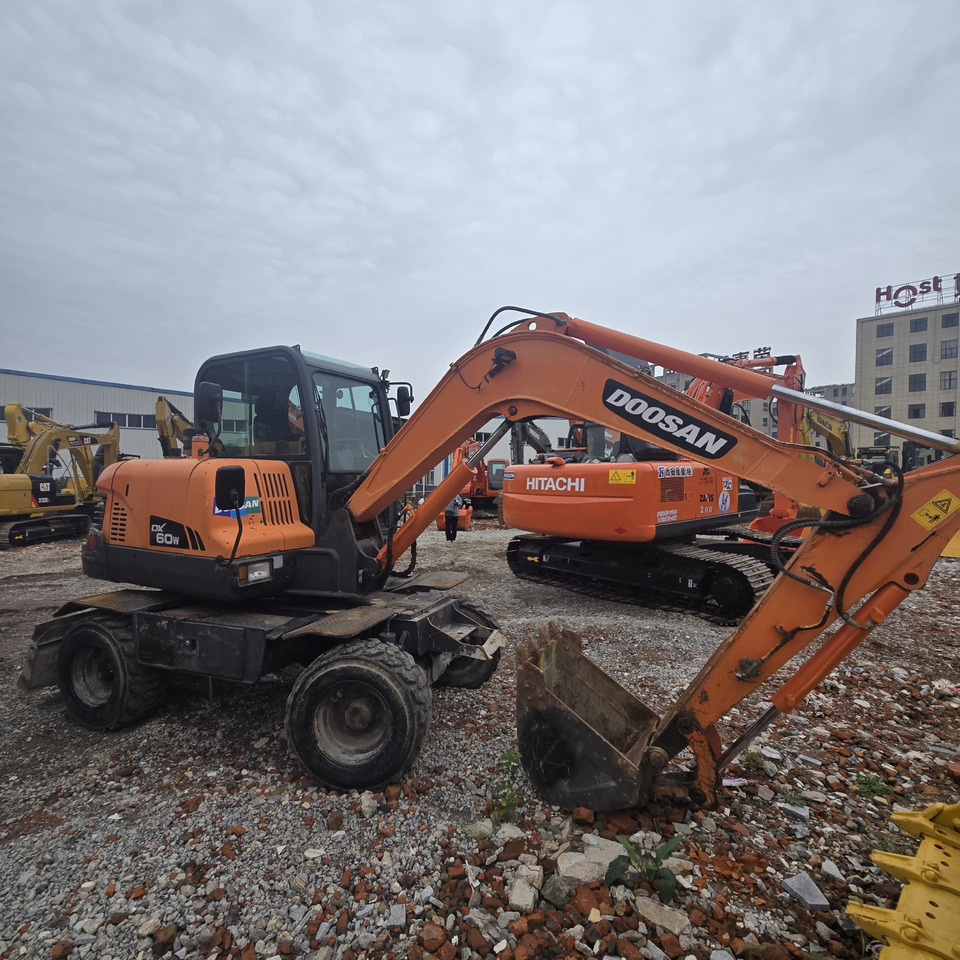 DOOSAN DX60W - Kolesové rýpadlo: obrázok 2 DOOSAN DX60W - Kolesové rýpadlo: obrázok 2