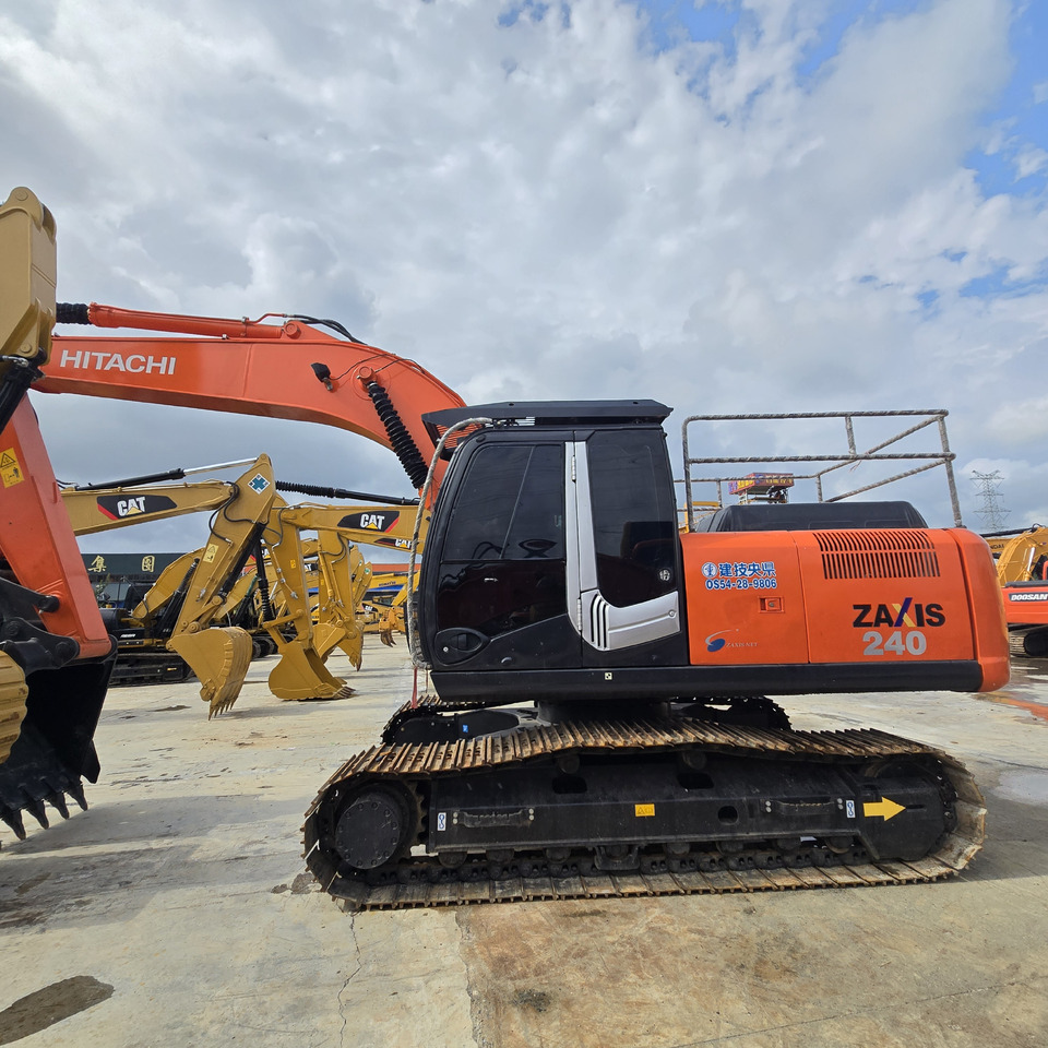HITACHI ZX240 - Pásové rýpadlo: obrázok 1 HITACHI ZX240 - Pásové rýpadlo: obrázok 1