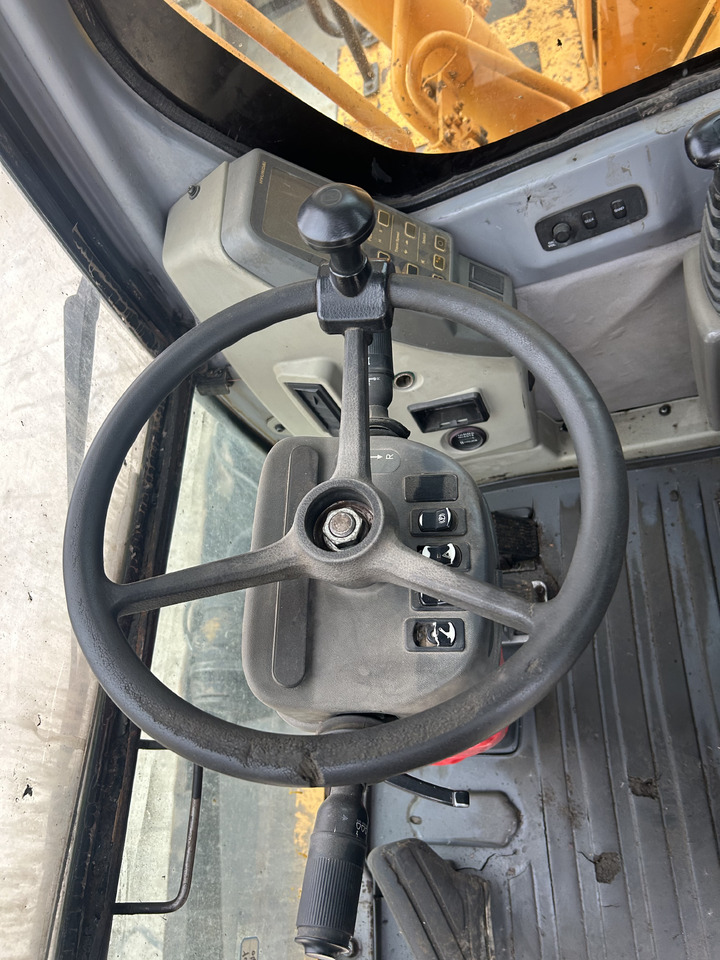 HYUNDAI R210W-7 - Kolesové rýpadlo: obrázok 4 HYUNDAI R210W-7 - Kolesové rýpadlo: obrázok 4