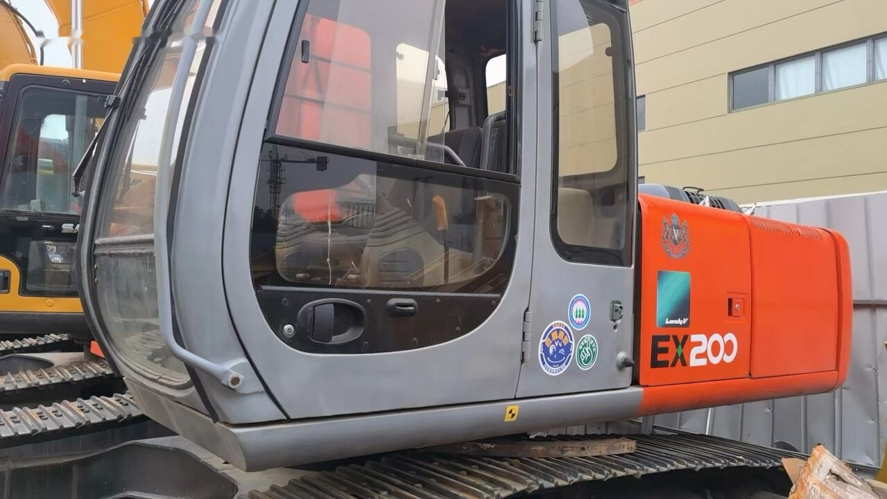 Hitachi EX200 - Pásové rýpadlo: obrázok 3 Hitachi EX200 - Pásové rýpadlo: obrázok 3