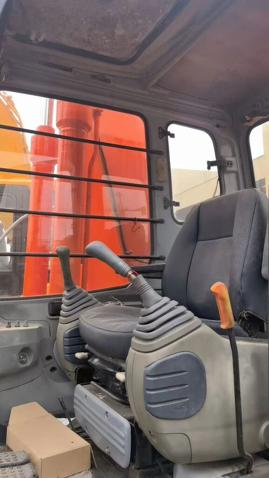 Hitachi EX200 - Pásové rýpadlo: obrázok 2 Hitachi EX200 - Pásové rýpadlo: obrázok 2