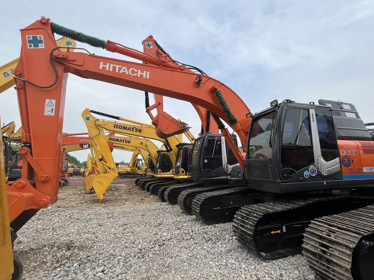 Hitachi ZX200 - Pásové rýpadlo: obrázok 5 Hitachi ZX200 - Pásové rýpadlo: obrázok 5